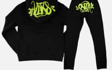Syna World Tracksuit: A Bold Revolution in Streetwear Elegance